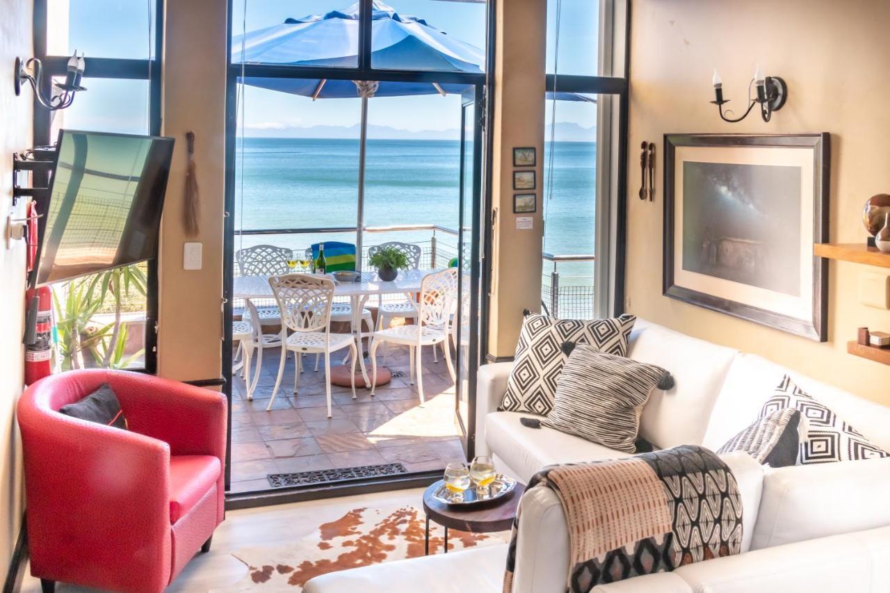 185 On Beach Boutique Suites Gordonʼs Bay Exterior foto