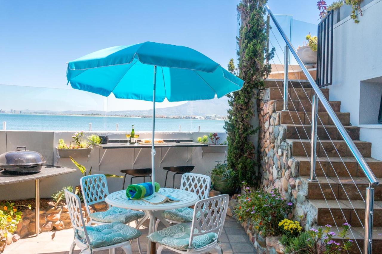 185 On Beach Boutique Suites Gordonʼs Bay Exterior foto
