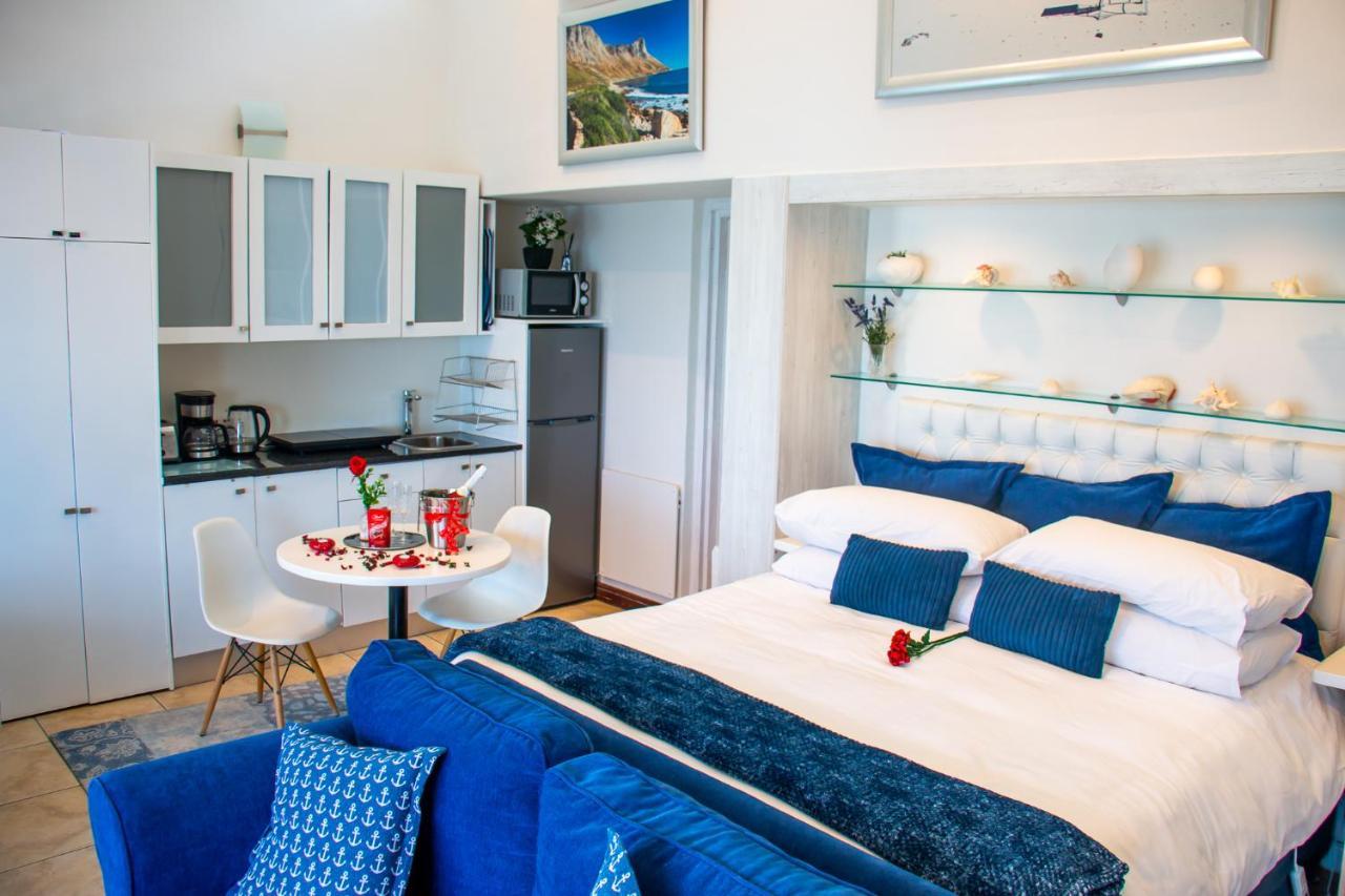 185 On Beach Boutique Suites Gordonʼs Bay Exterior foto