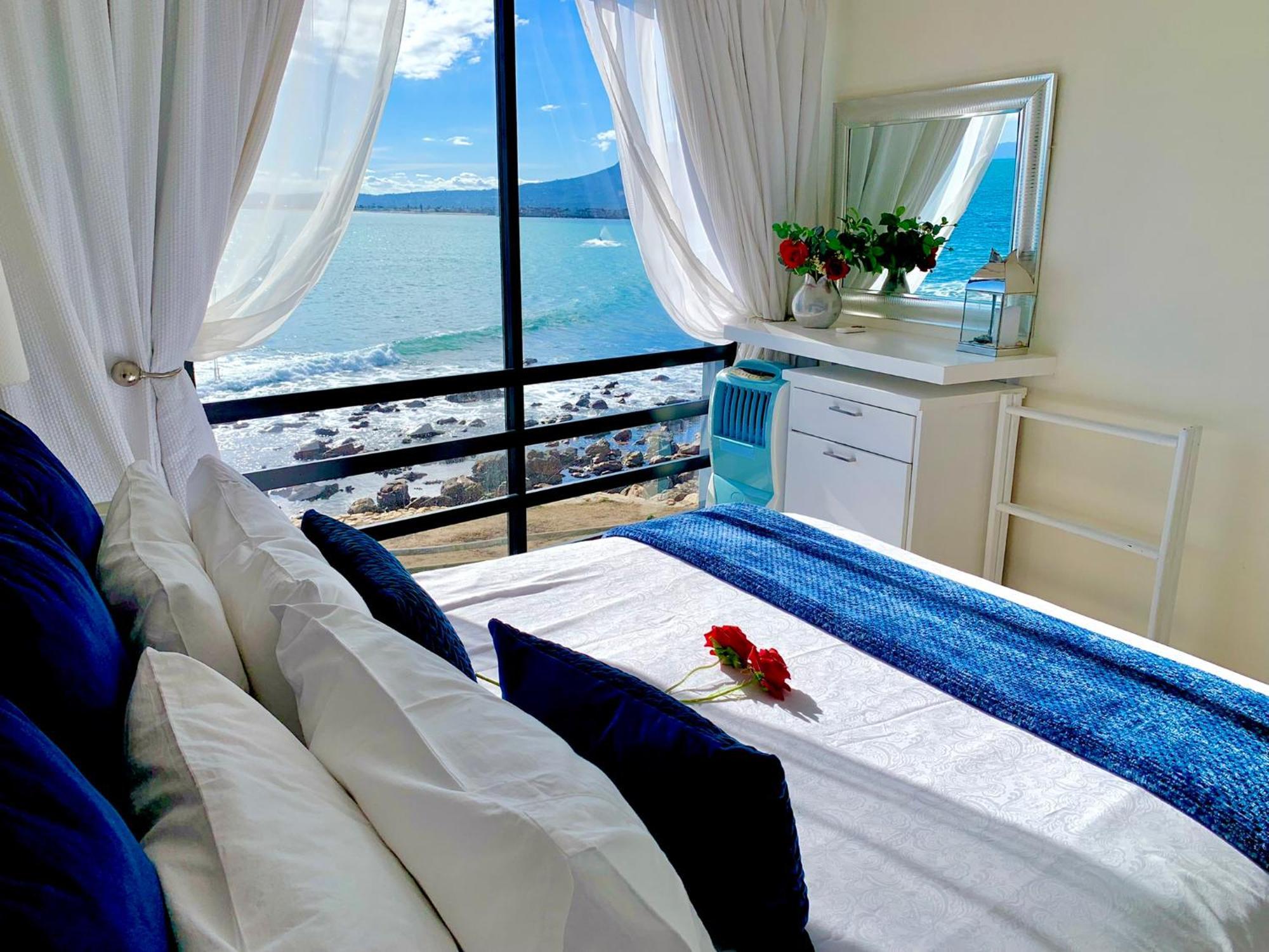 185 On Beach Boutique Suites Gordonʼs Bay Exterior foto