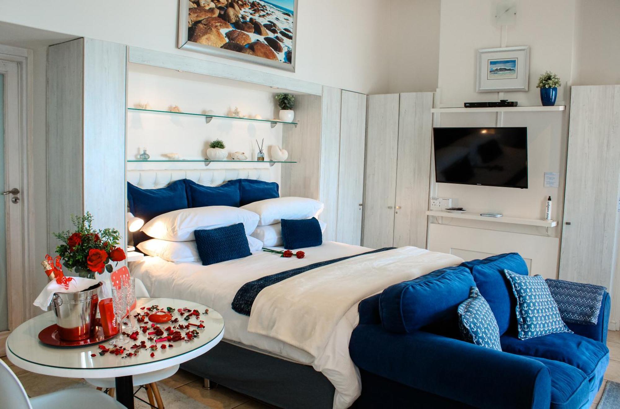 185 On Beach Boutique Suites Gordonʼs Bay Exterior foto