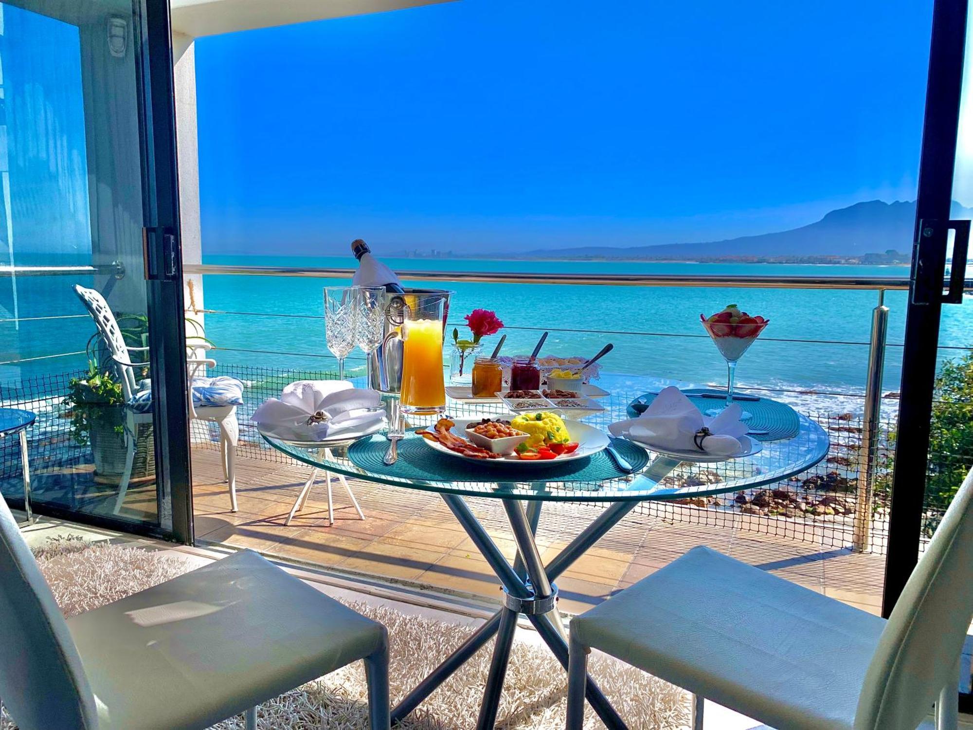 185 On Beach Boutique Suites Gordonʼs Bay Exterior foto