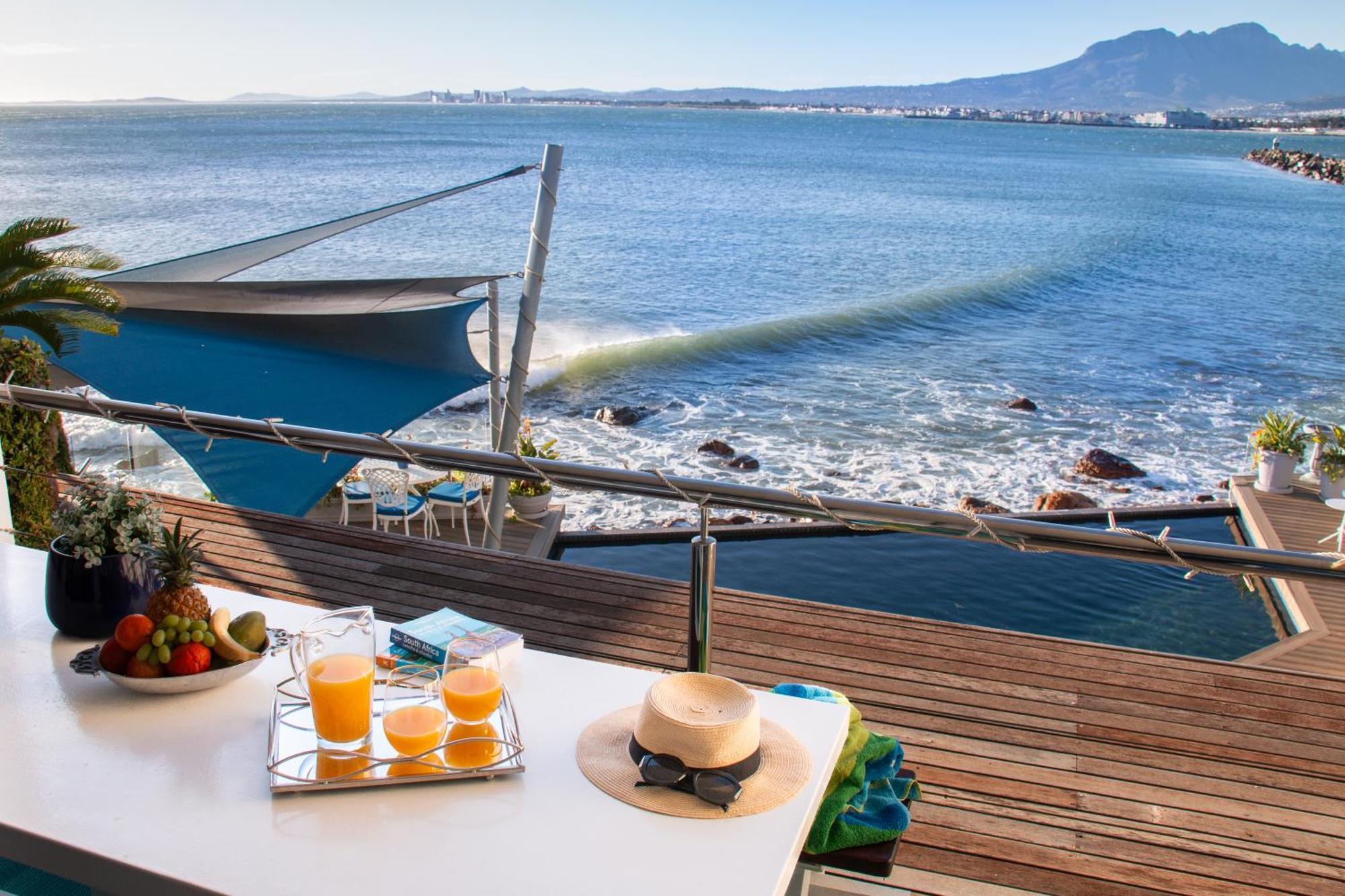 185 On Beach Boutique Suites Gordonʼs Bay Exterior foto