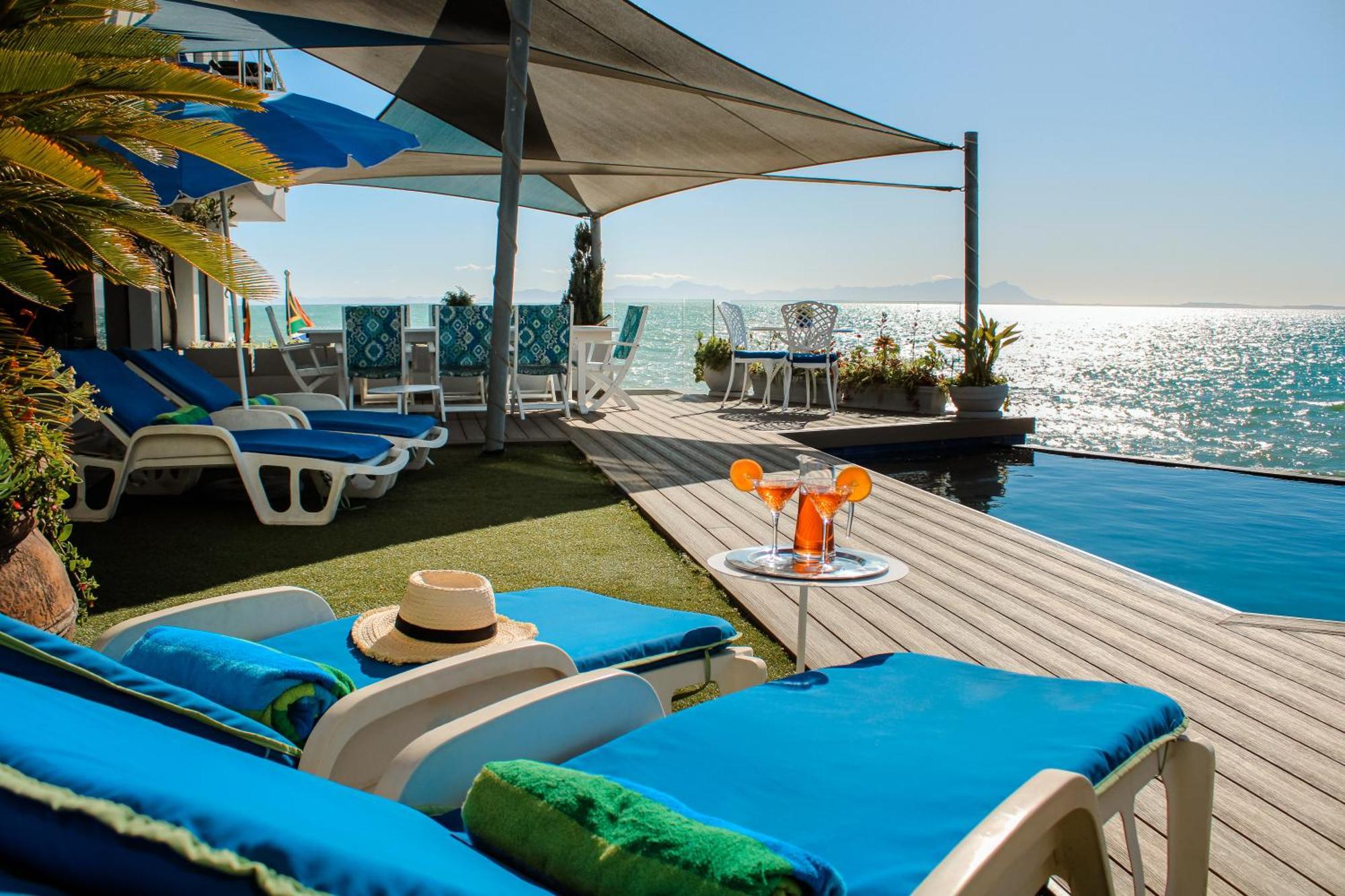 185 On Beach Boutique Suites Gordonʼs Bay Exterior foto