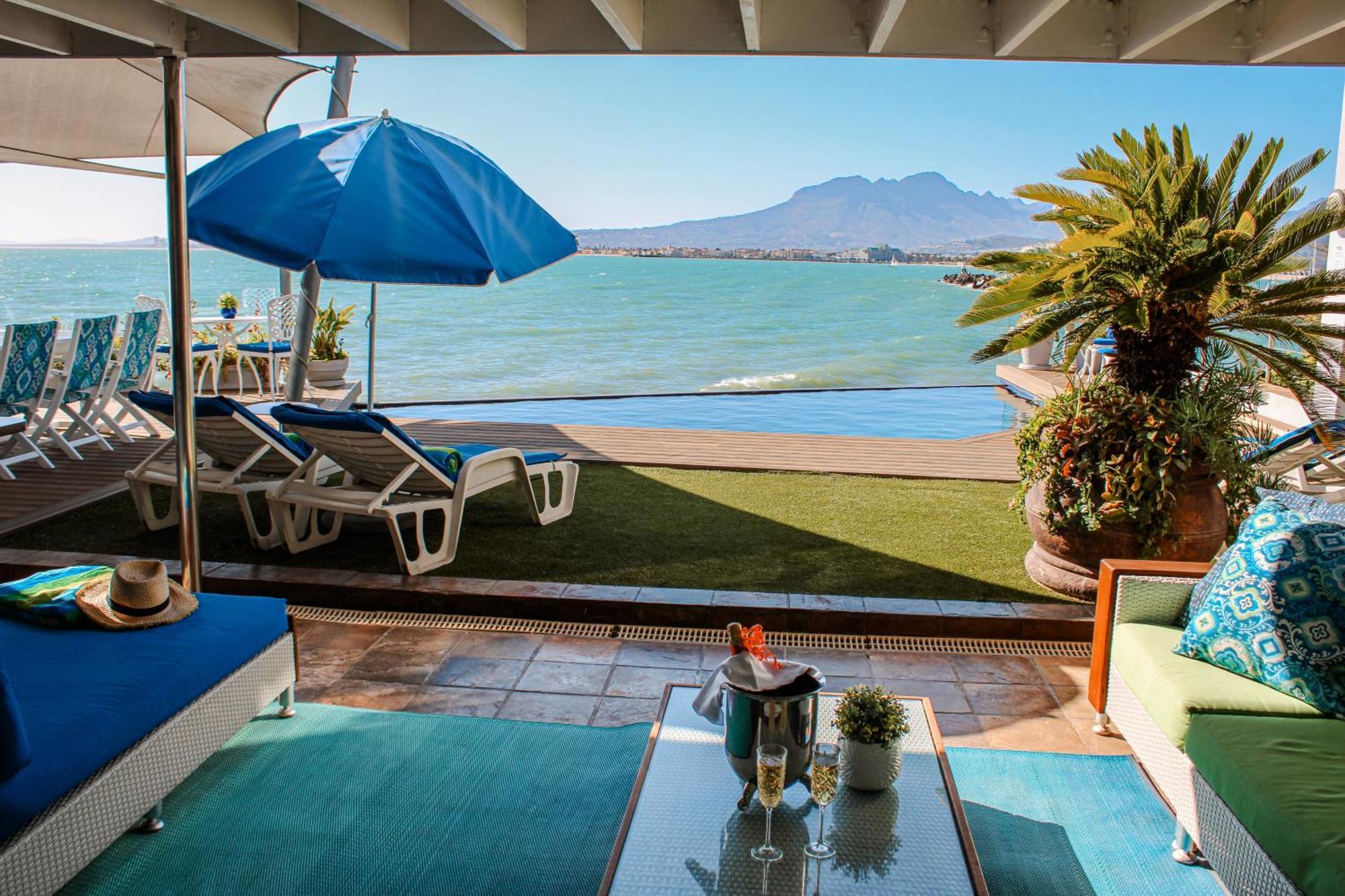 185 On Beach Boutique Suites Gordonʼs Bay Exterior foto