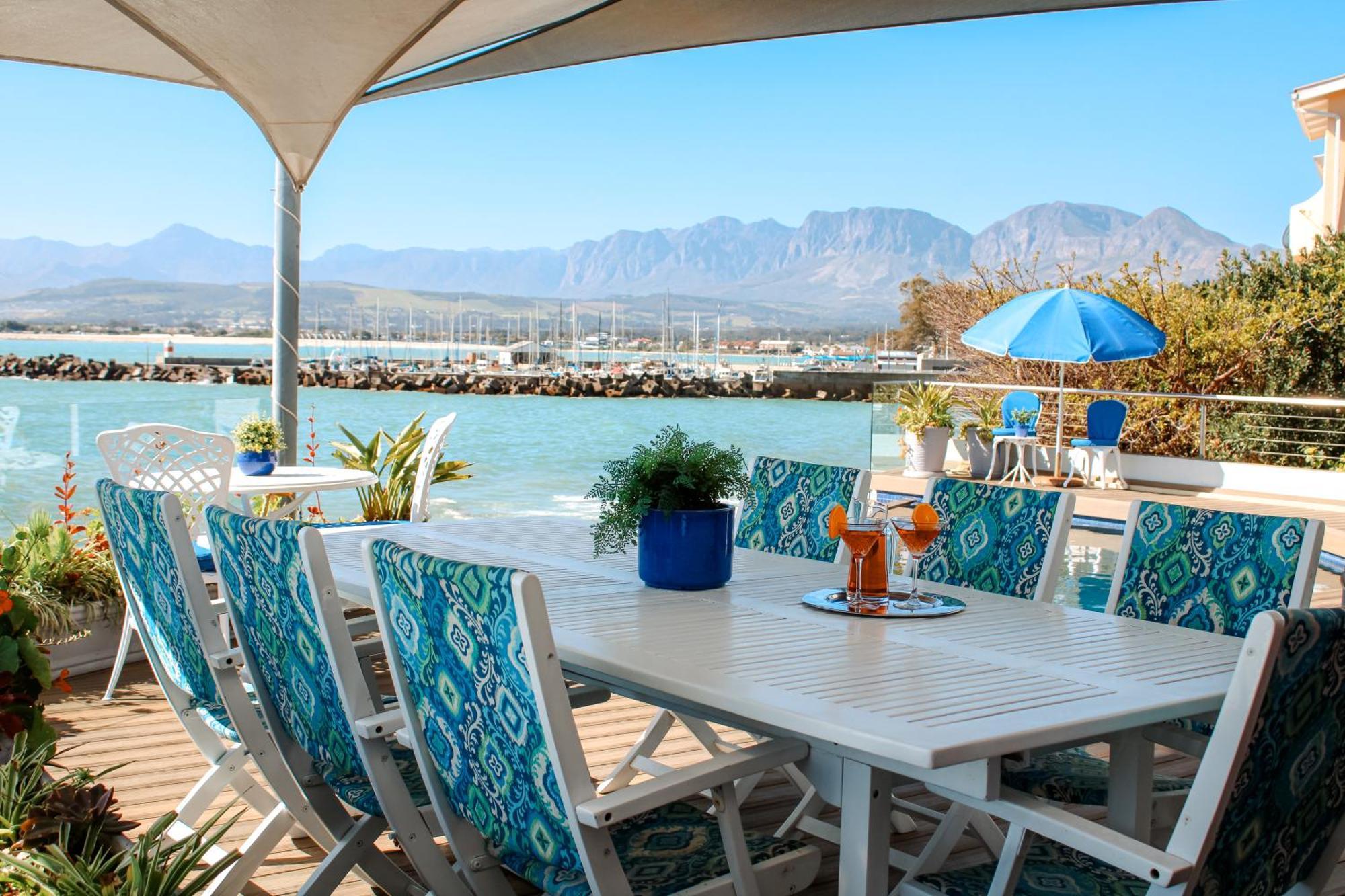 185 On Beach Boutique Suites Gordonʼs Bay Exterior foto