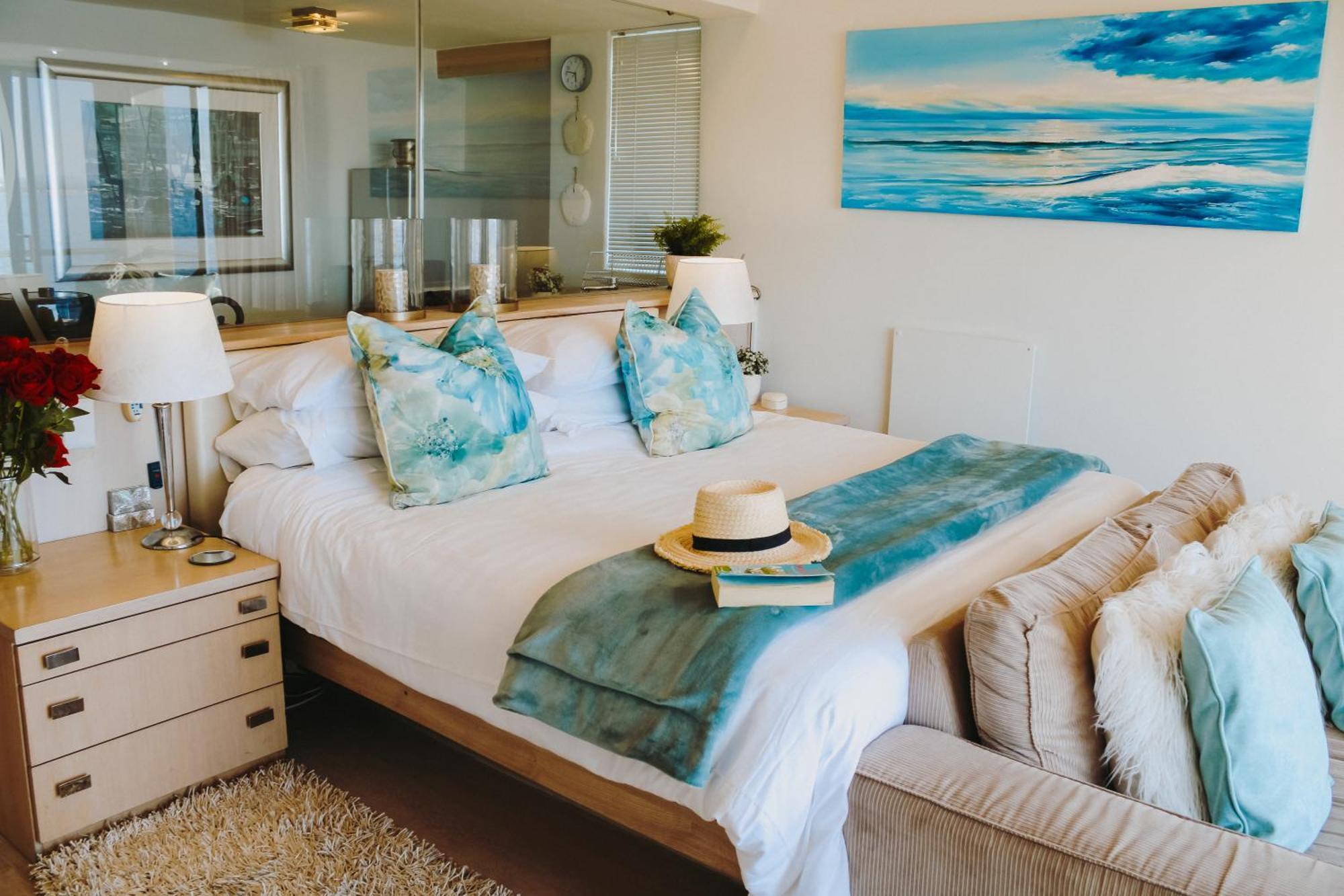 185 On Beach Boutique Suites Gordonʼs Bay Exterior foto