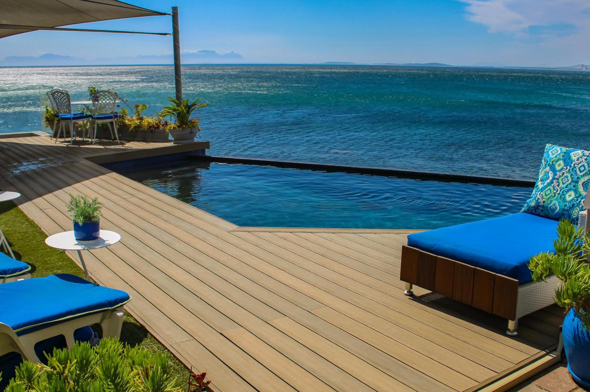 185 On Beach Boutique Suites Gordonʼs Bay Exterior foto