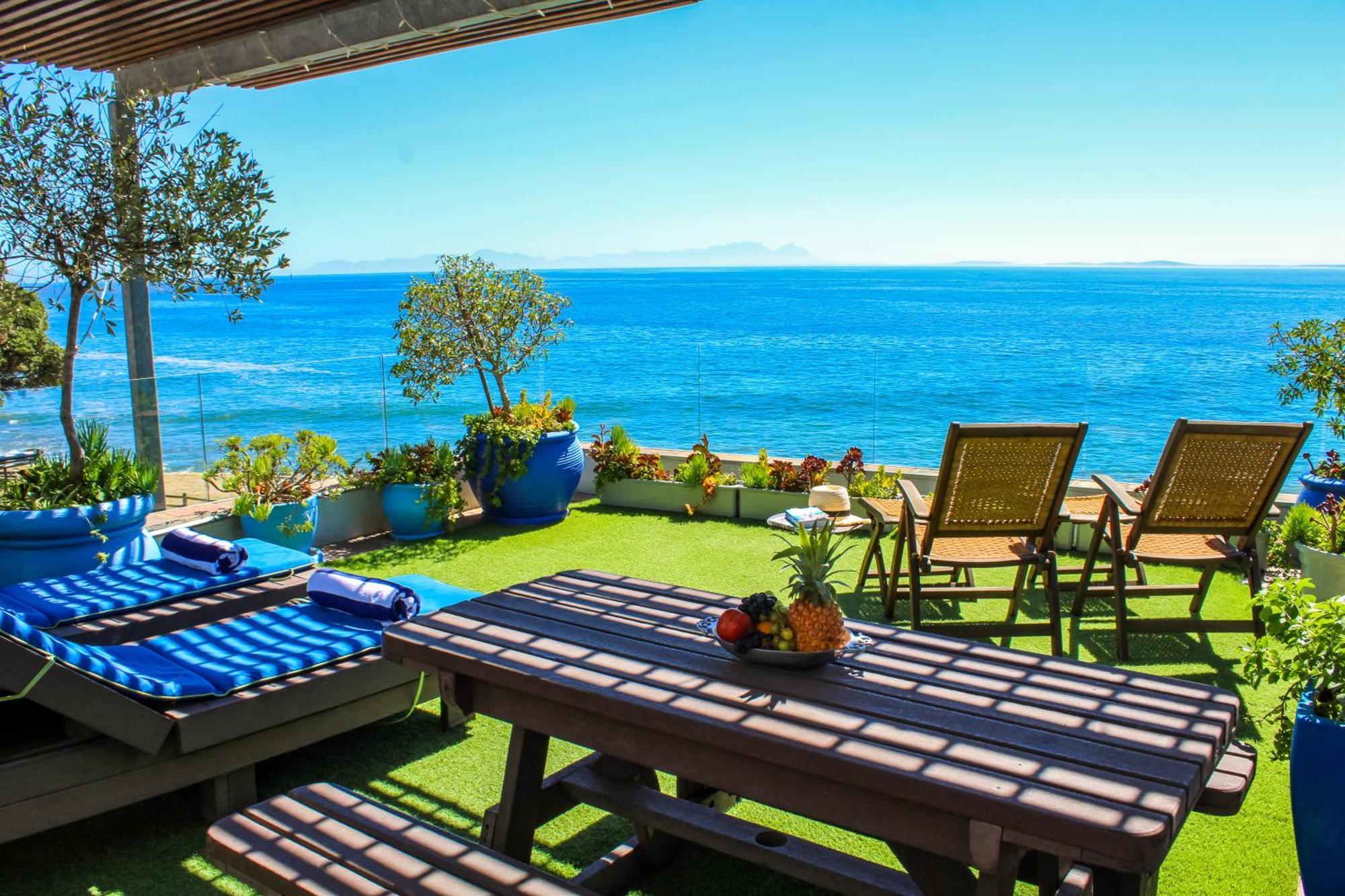 185 On Beach Boutique Suites Gordonʼs Bay Exterior foto