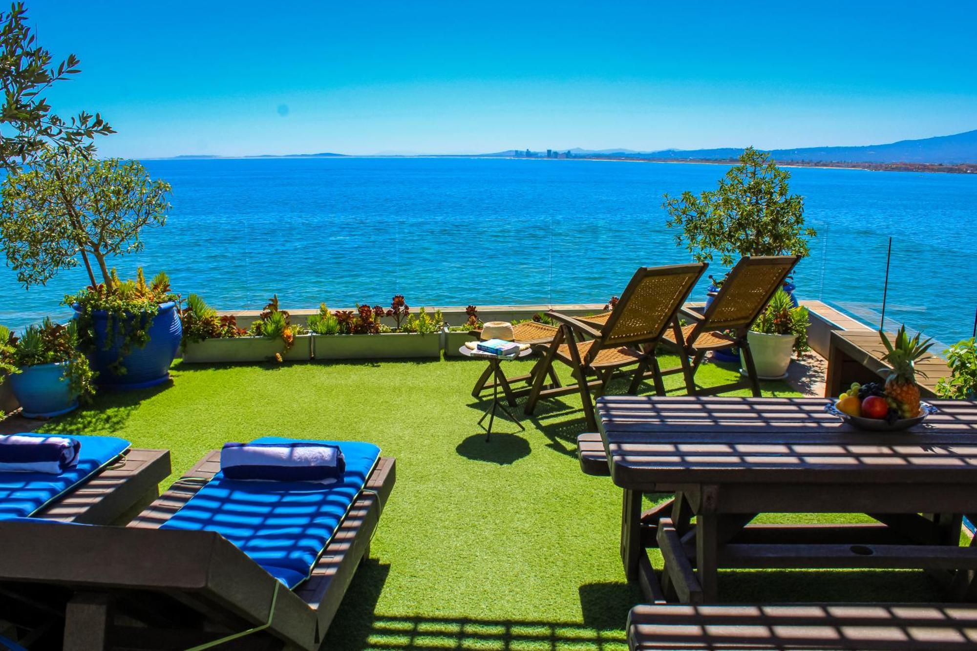 185 On Beach Boutique Suites Gordonʼs Bay Exterior foto