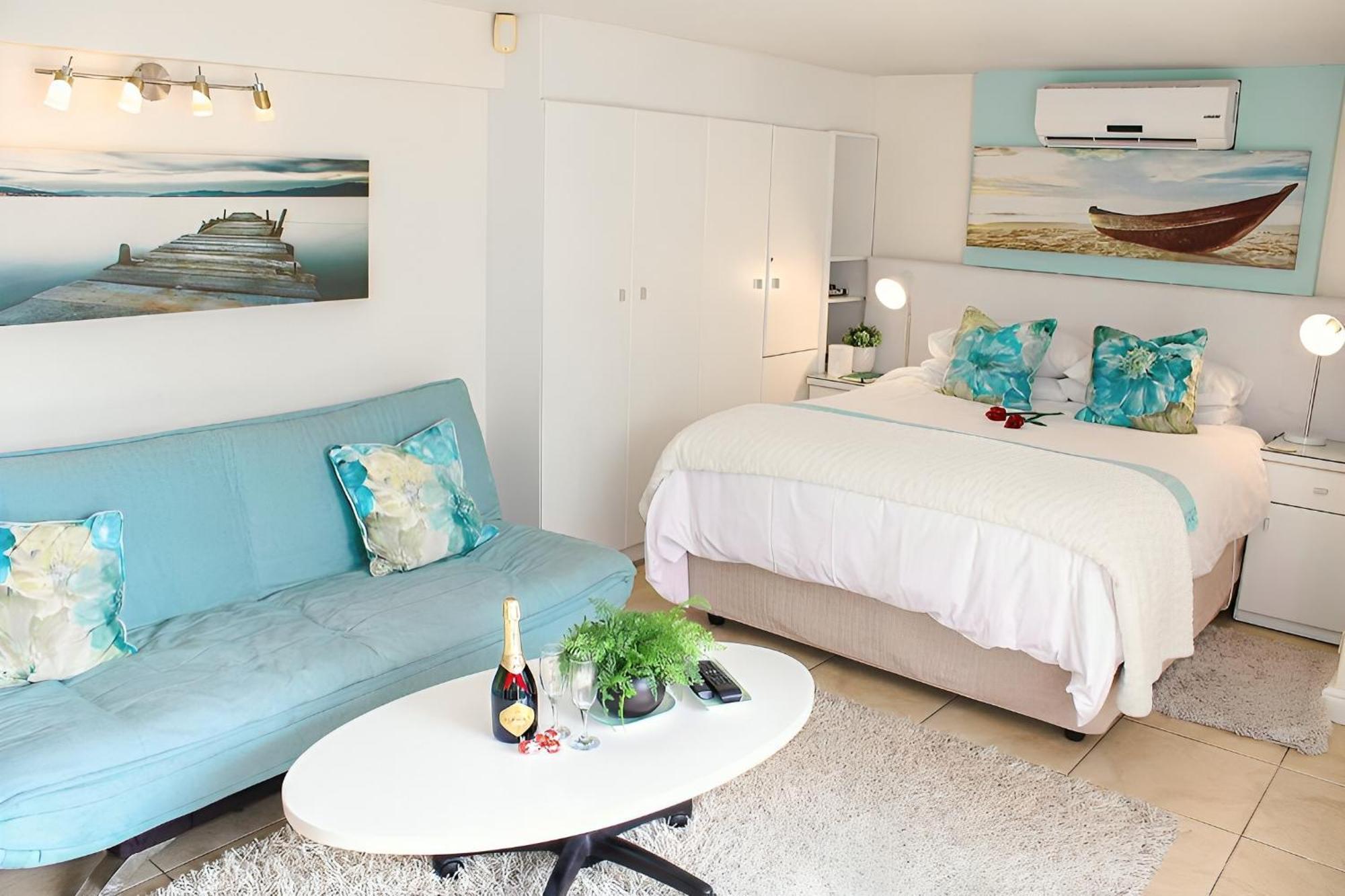 185 On Beach Boutique Suites Gordonʼs Bay Exterior foto